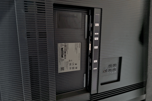TV Standfuß + Samsung 55 Zoll 4K Fernseher – Bild 2