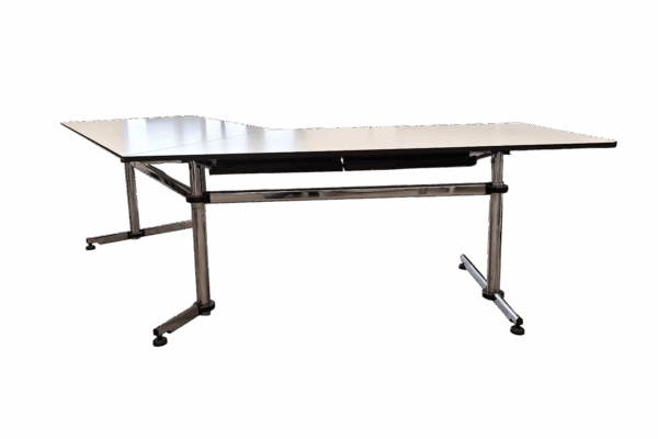 USM Kitos Schreibtisch V-Form / Weiß