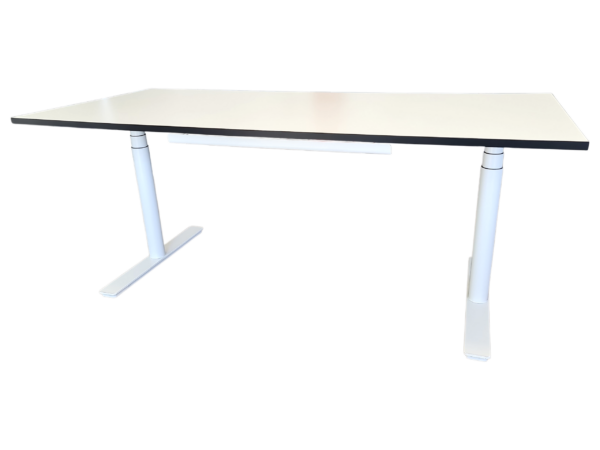 eliot Schreibtisch elektr. höhenverstellbar 180x80 cm / weiß