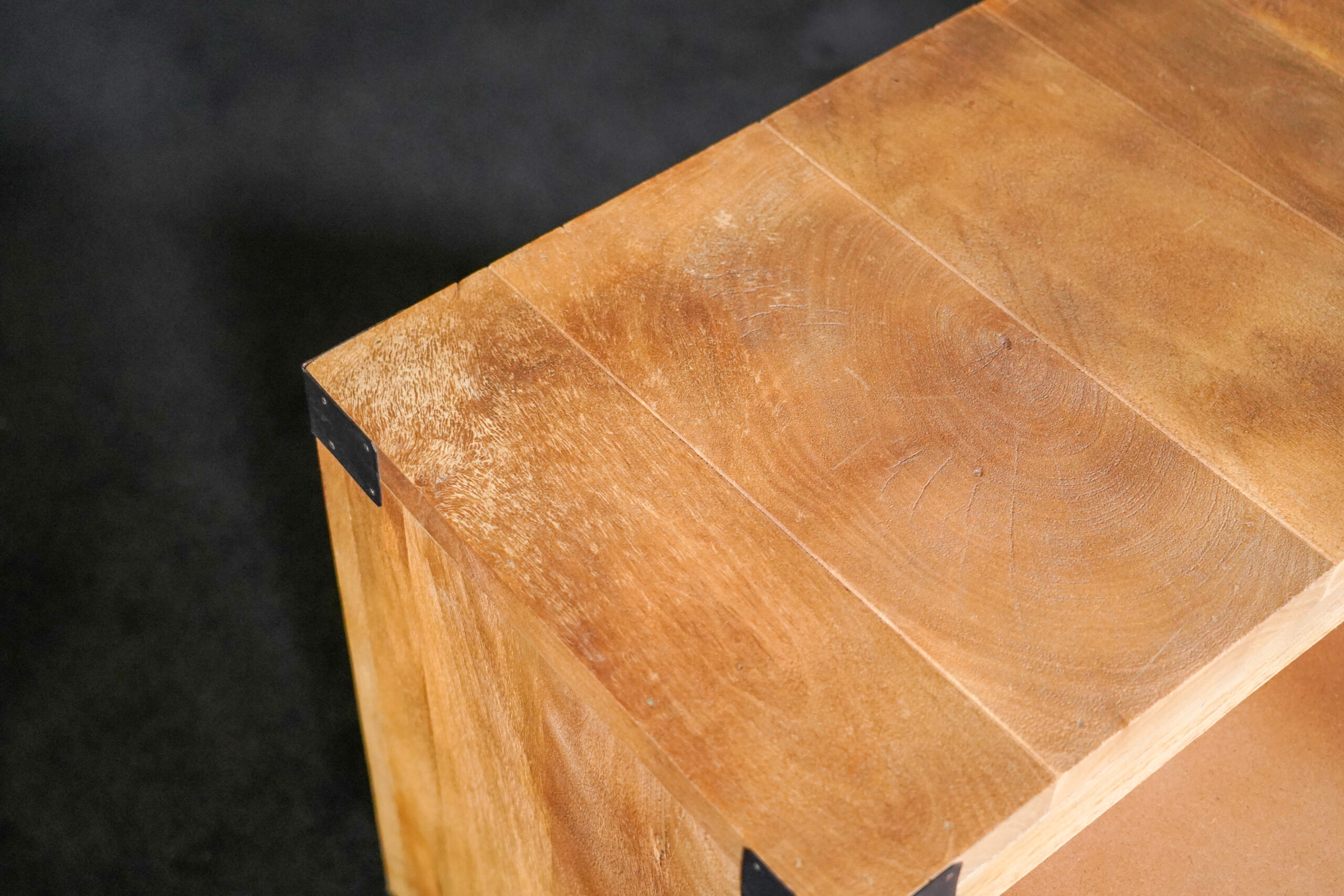 Holzkommode auf Rollen – Bild 7