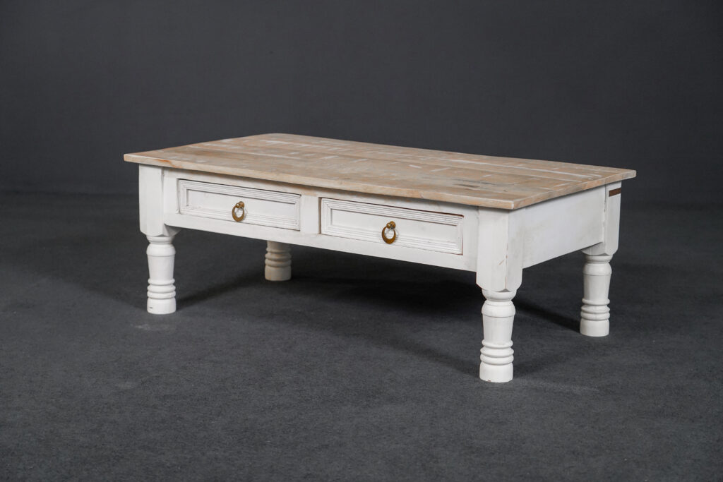 Sideboard aus gefärbtem Holz