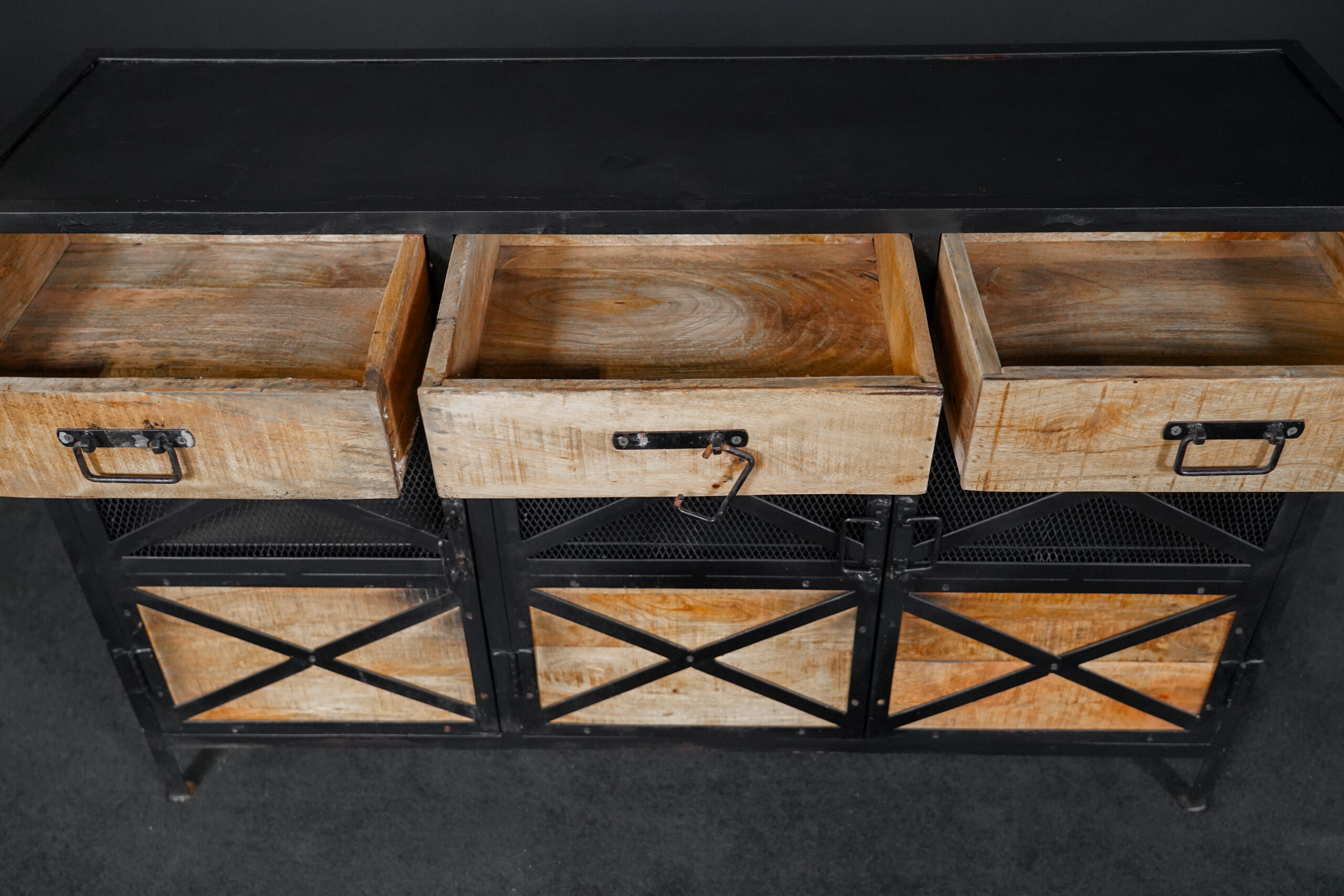 Sideboard aus behandeltem Holz und Metall – Bild 6