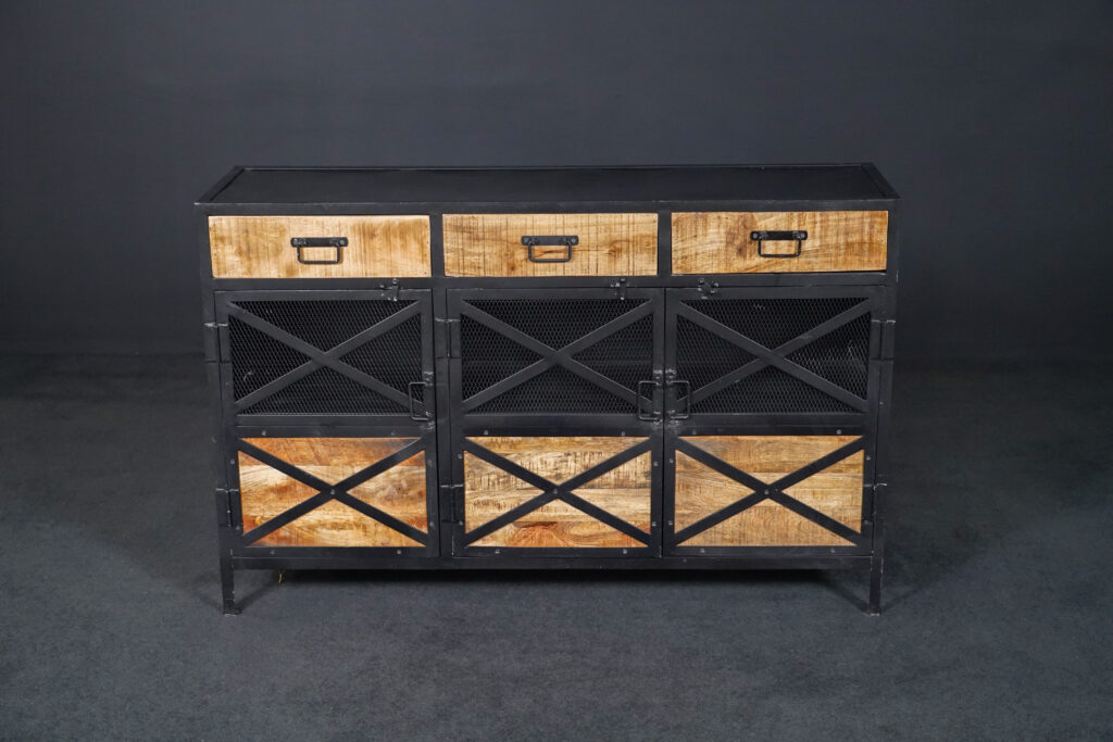 Sideboard aus Metall mit Holztüren
