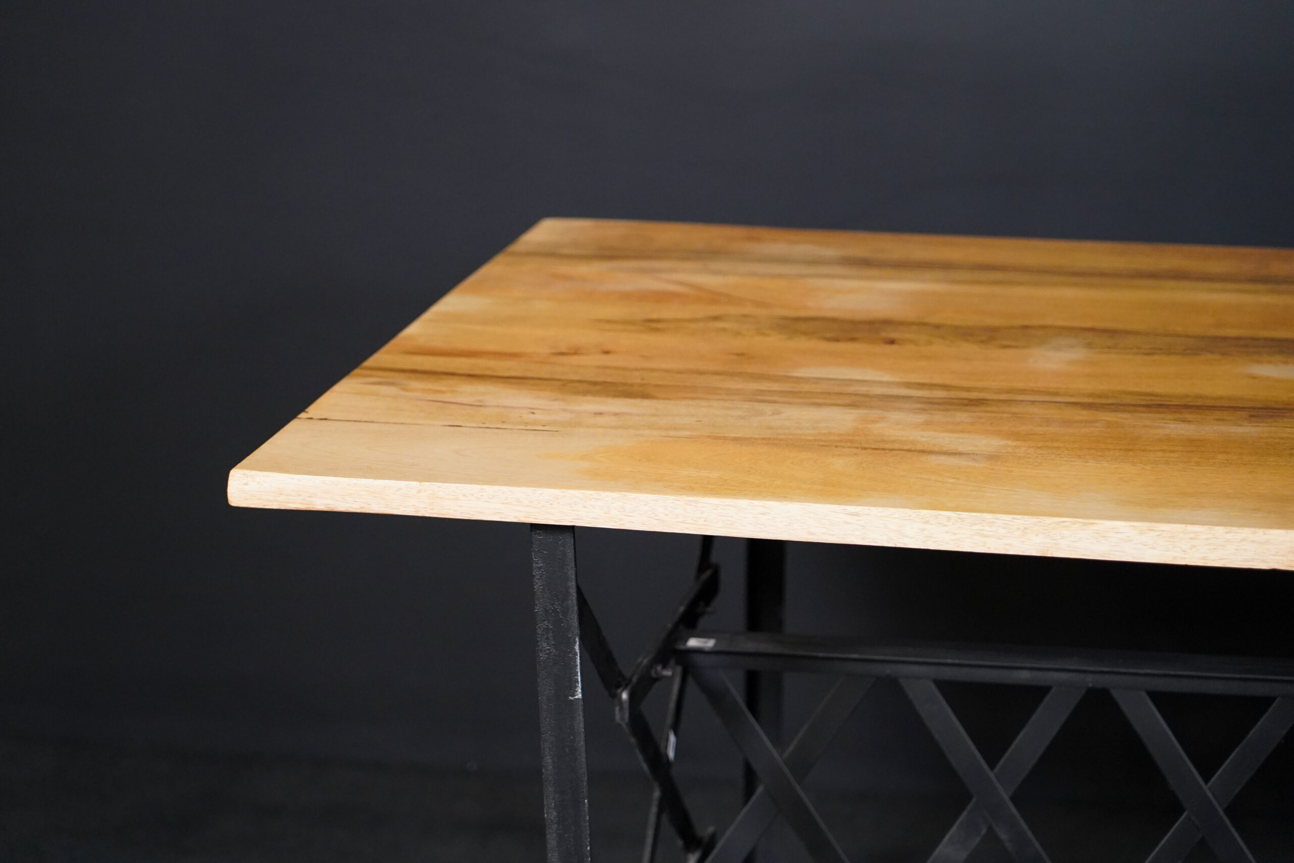 : Esstisch aus geöltem Holz – Bild 3