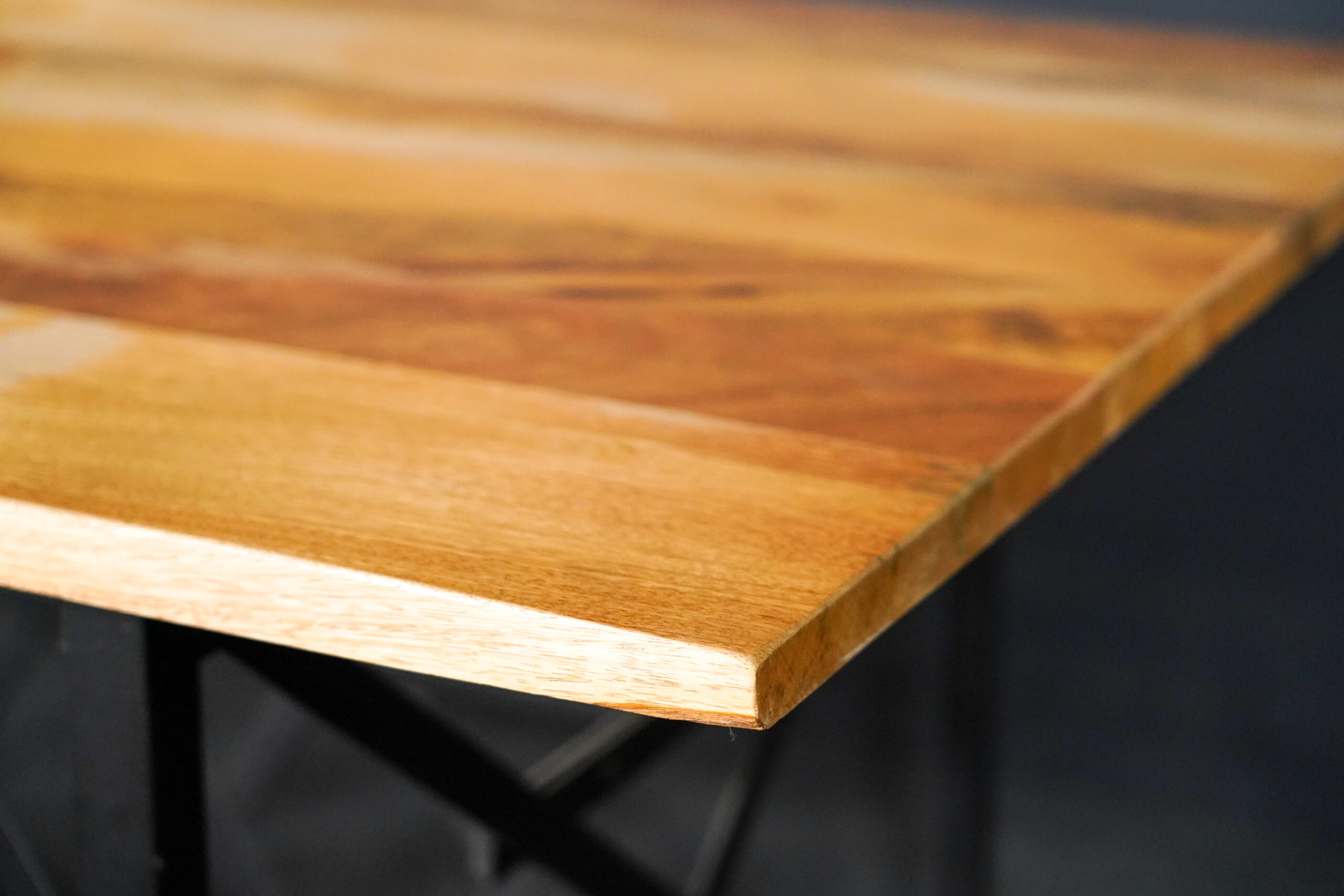 : Esstisch aus geöltem Holz – Bild 4